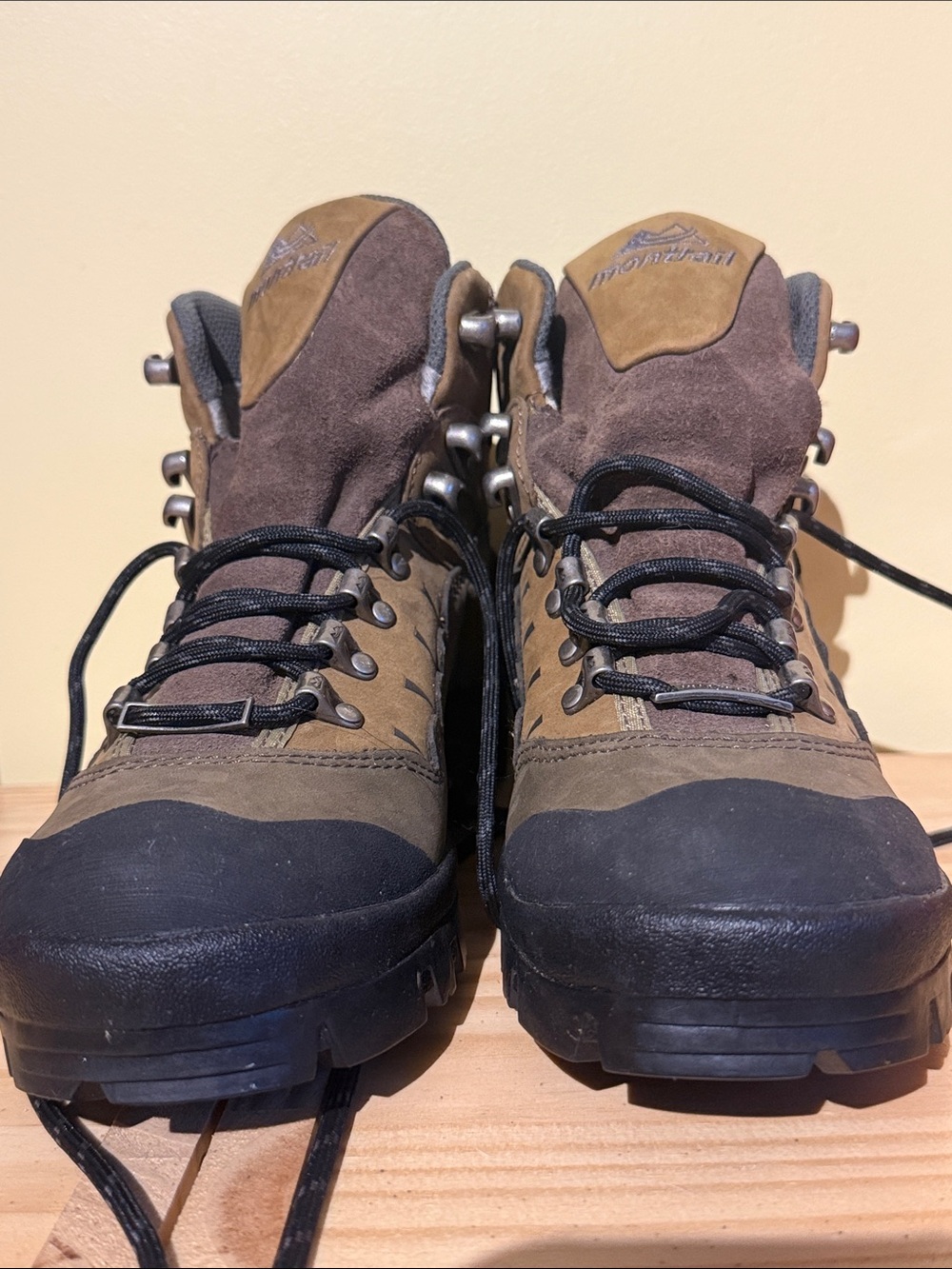 Montrail gore-tex vibram sole women’s hiking boot